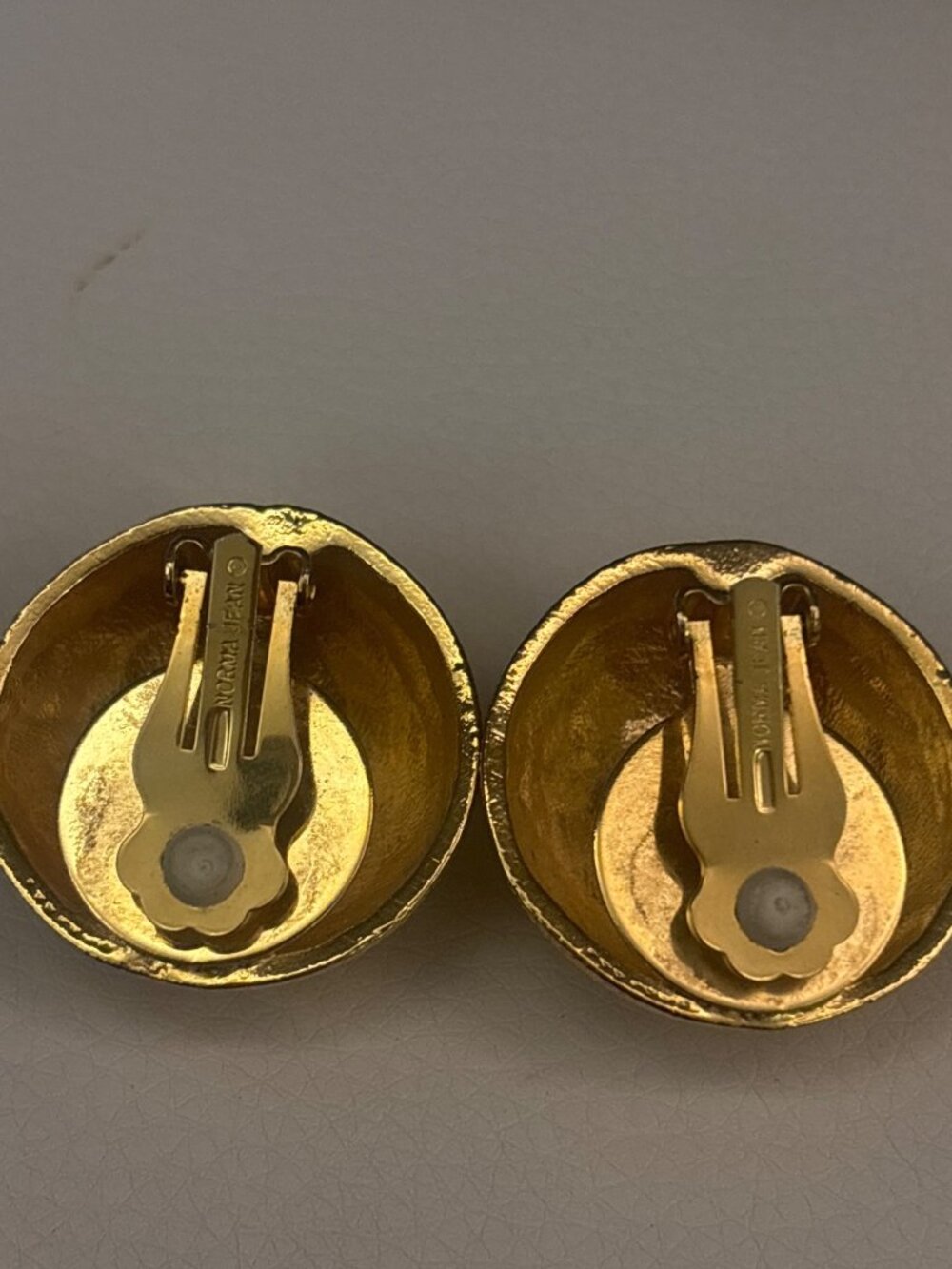 Vintage Norma Jean Gold-Tone Textured Round Clip-On Earrings Retro Statement - Picture 9 of 13